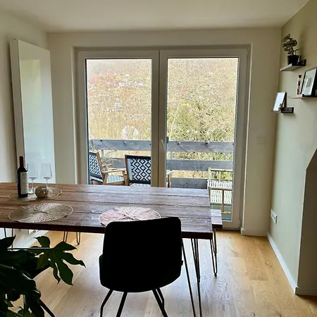 Modern With Balcony & View Near Dresden شقة *