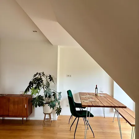 Modern With Balcony & View Near Dresden شقة *