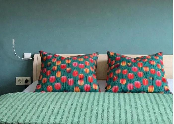 Modern With Balcony & View Near Dresden Lägenhet