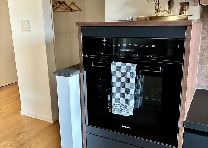 Modern With Balcony & View Near Dresden Lägenhet *